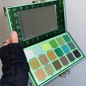 J-Star Green eyeshadow palette